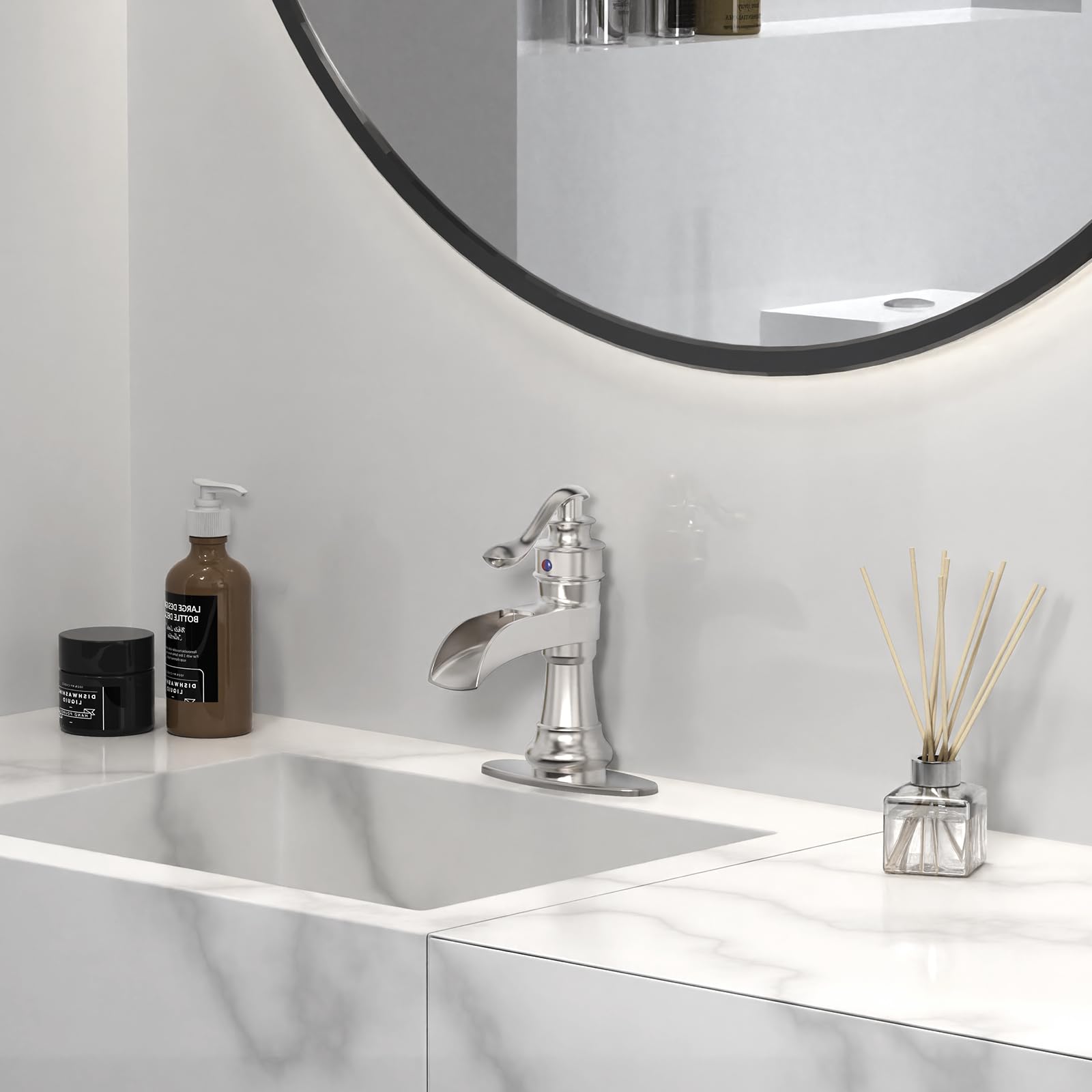 BATHLAVISH Wasserfall-Wasserhahn Für Waschbecken – Gebürstetes Nickel, Einloch, Mit Pop-Up Ablauf
