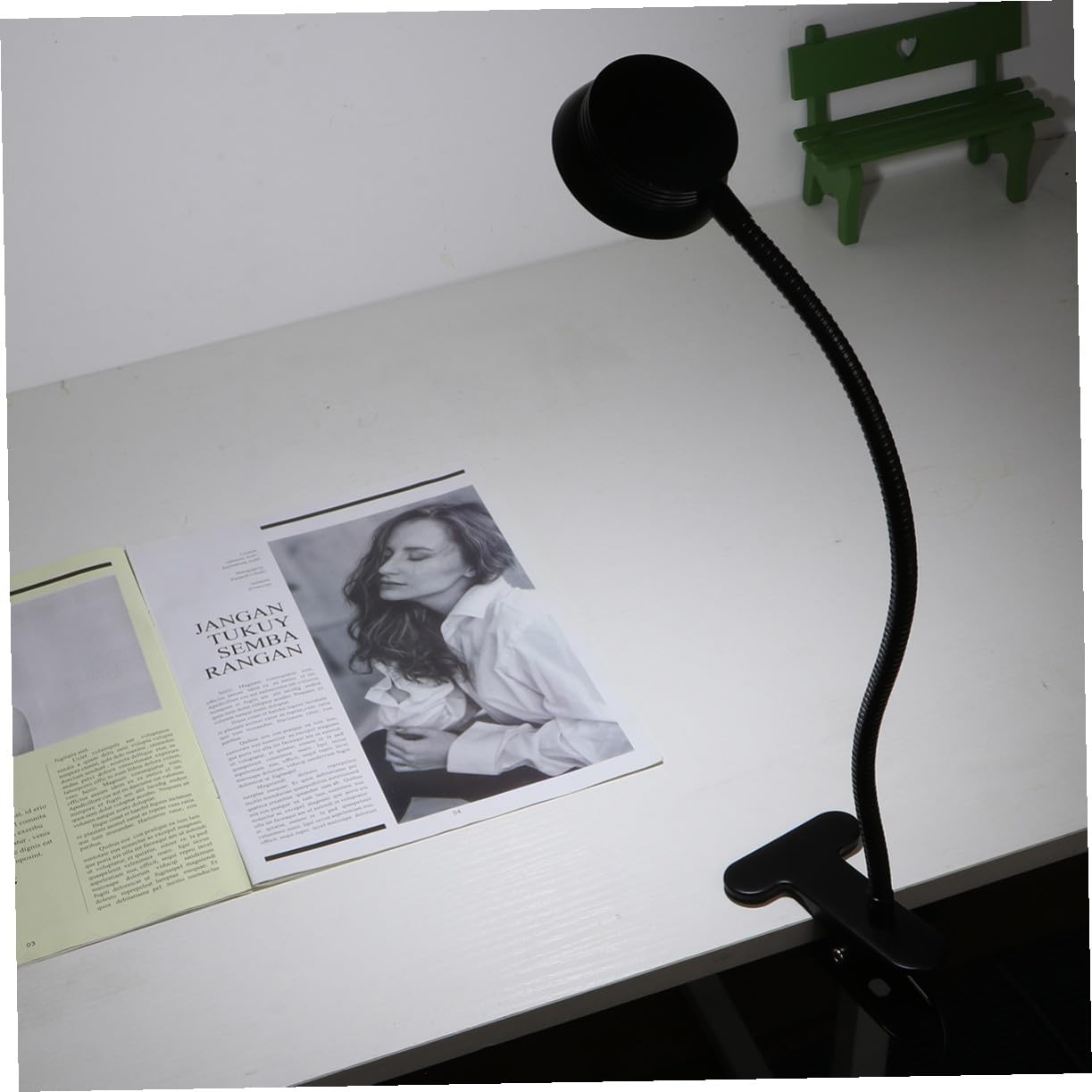 Baluue Lampada da Lettura LED USB Pinza 4w Nera Flessibile | Collo D’oca Regolabile, Cavo USB Incluso, per Leggerel Buio in Viaggio e Letto