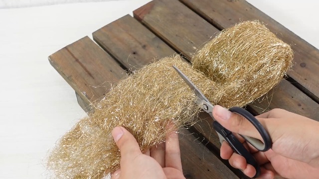 Image of Teenyyou 2 Pcs 3.5 Ounce Brass Wool Pads Soft and Reusable Wool Skein to Polish, Smooth, Stand Strip Wood and Metal Surface Oxide