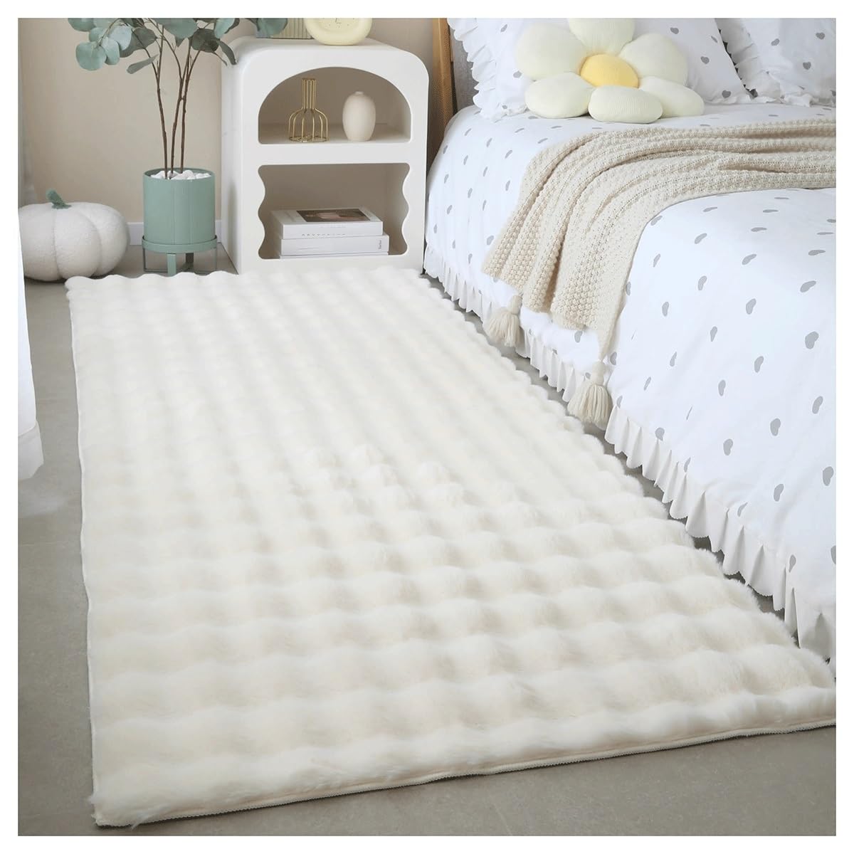 Tapis fausse fourrure pour réchauffer un sol froid et sécuriser la chambre enfant