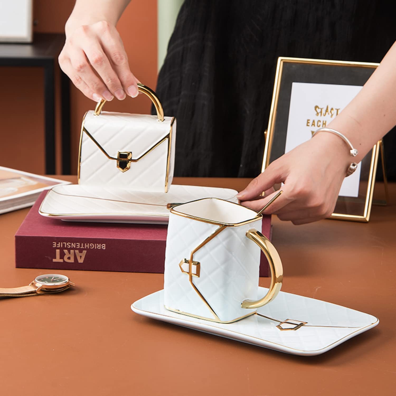 Juego de tazas de café de cerámica, taza de té, taza única en forma de bolsa y platillo con cuchara y platillo para mujeres, regalos de Navidad de Acción de Gracias (juego de 4)