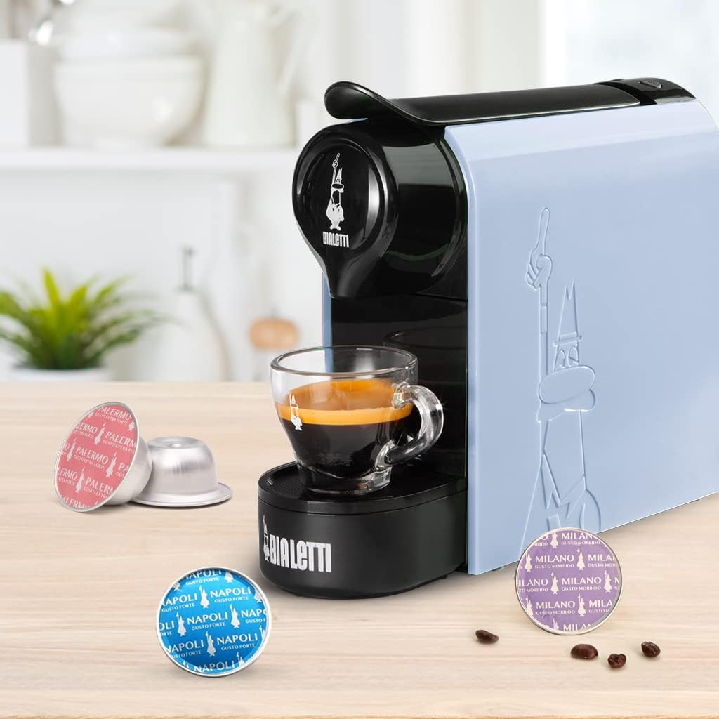 Bialetti Gioia, Macchina Caffè Espresso per Capsule in Alluminio, Incluse 32 Capsule, Supercompatta, Serbatoio 500 ml, Rosso