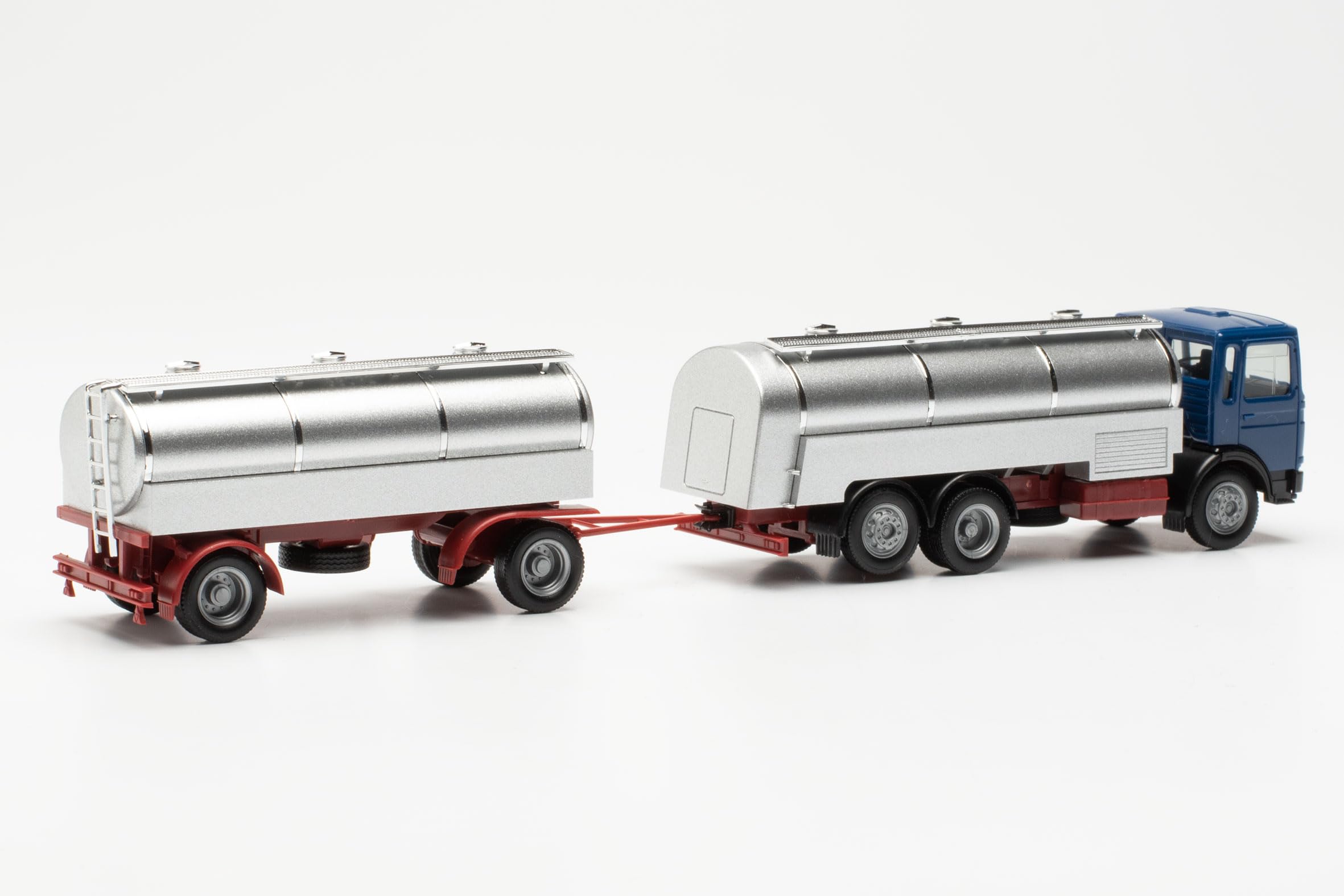 Herpa Basic LKW Modell MAN F8 Milchtank-Hängerzug, Miniatur im Maßstab Maßstab 1:87, preisgünstiges Einsteigermodell, Made in Germany, Kunststoff