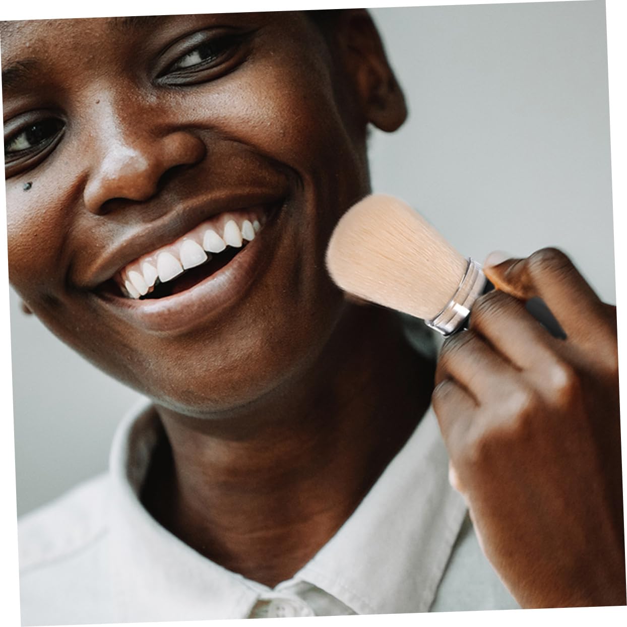 SKISUNO Refillable Portable Powder Brush for Loose Powder Pressed Blush and Highlighter Travel Makeup Brush Compact and Lightweight Design - Image 2