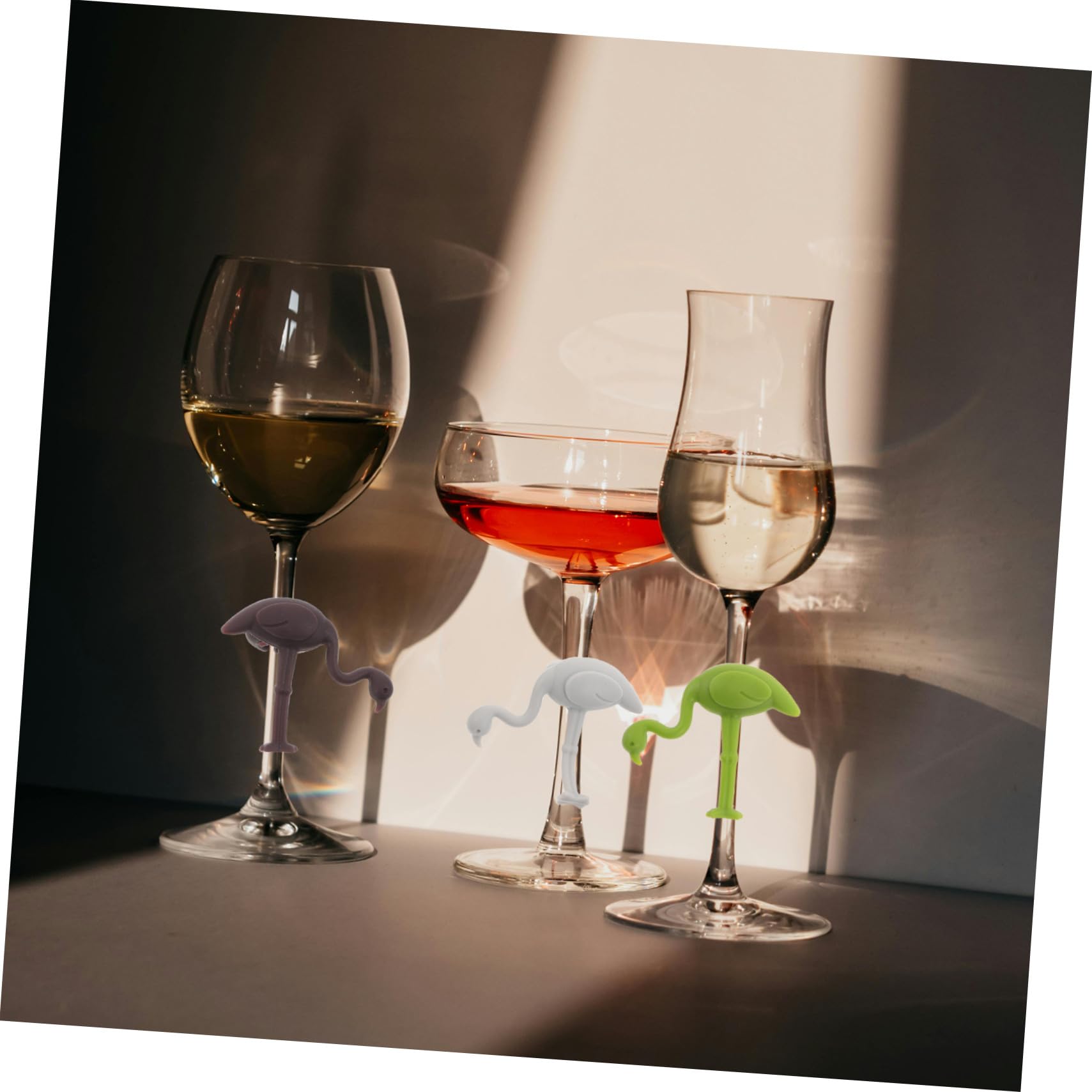 PRETYZOOM 60 Stck. Teiliges Glasmarker Flamingo Wein Glasanhänger Wiederverwendbare Trinkglas Markierer für Strandparty Hochzeit Bachelorette Feier Partyglas Markers Tropische Dekoration