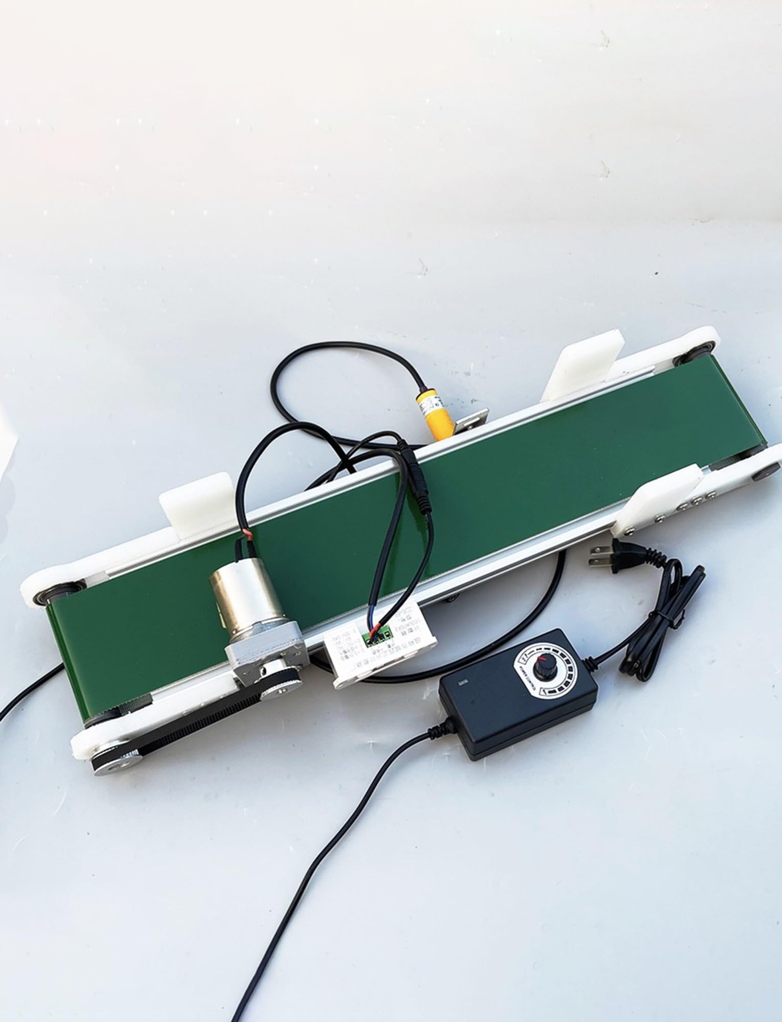 Nastro trasportatore elettrico 50 cm Mini nastro trasportatore for linea di montaggio Nastro trasportatore motorizzato AC 100-240 V Nastro trasportatore da tavolo Velocità regolabile