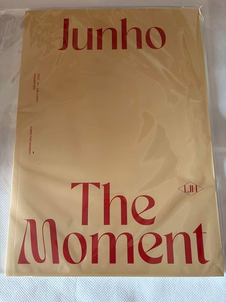 Amazon.co.jp: 2PM ジュノ Junho The Moment フォトブック : おもちゃ
