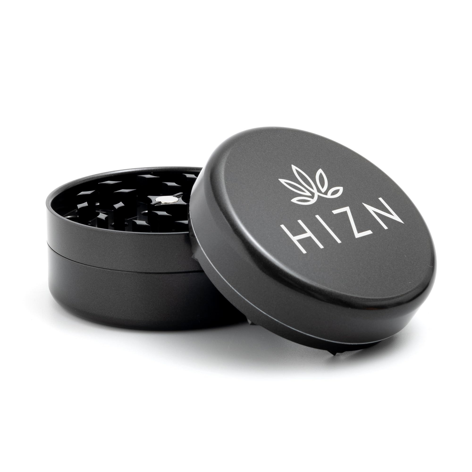 Keramik Grinder, 63mm Alu-Grinder mit Nanokeramik-Beschichtung, antihaft, 3-teilig, inkl. Beutel, Pollenschaber, Pinsel und Mundstück (Grau)