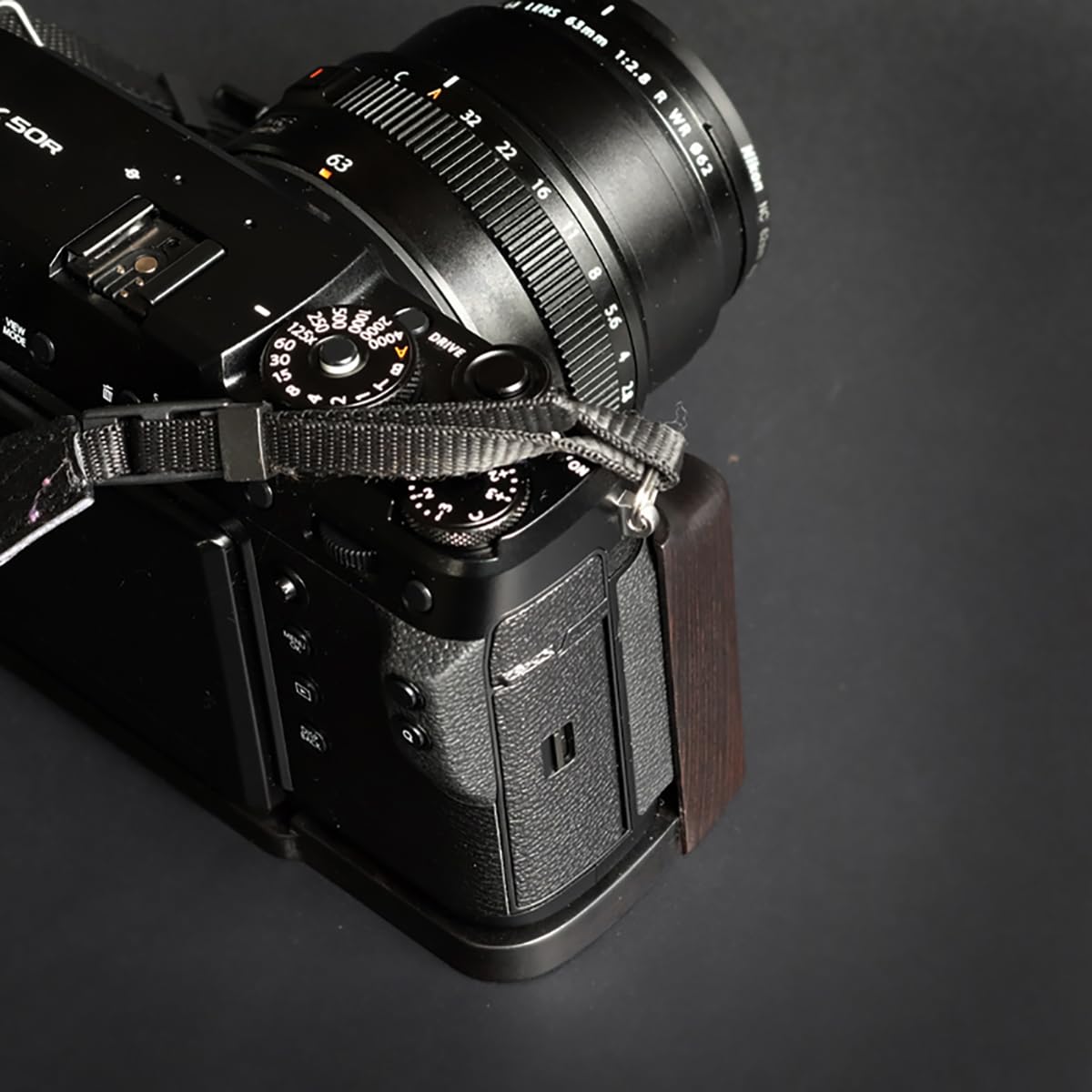 Amazon | FUJIFILM GFX50R 専用 カメラウッドグリップ 高級檀木材 木製