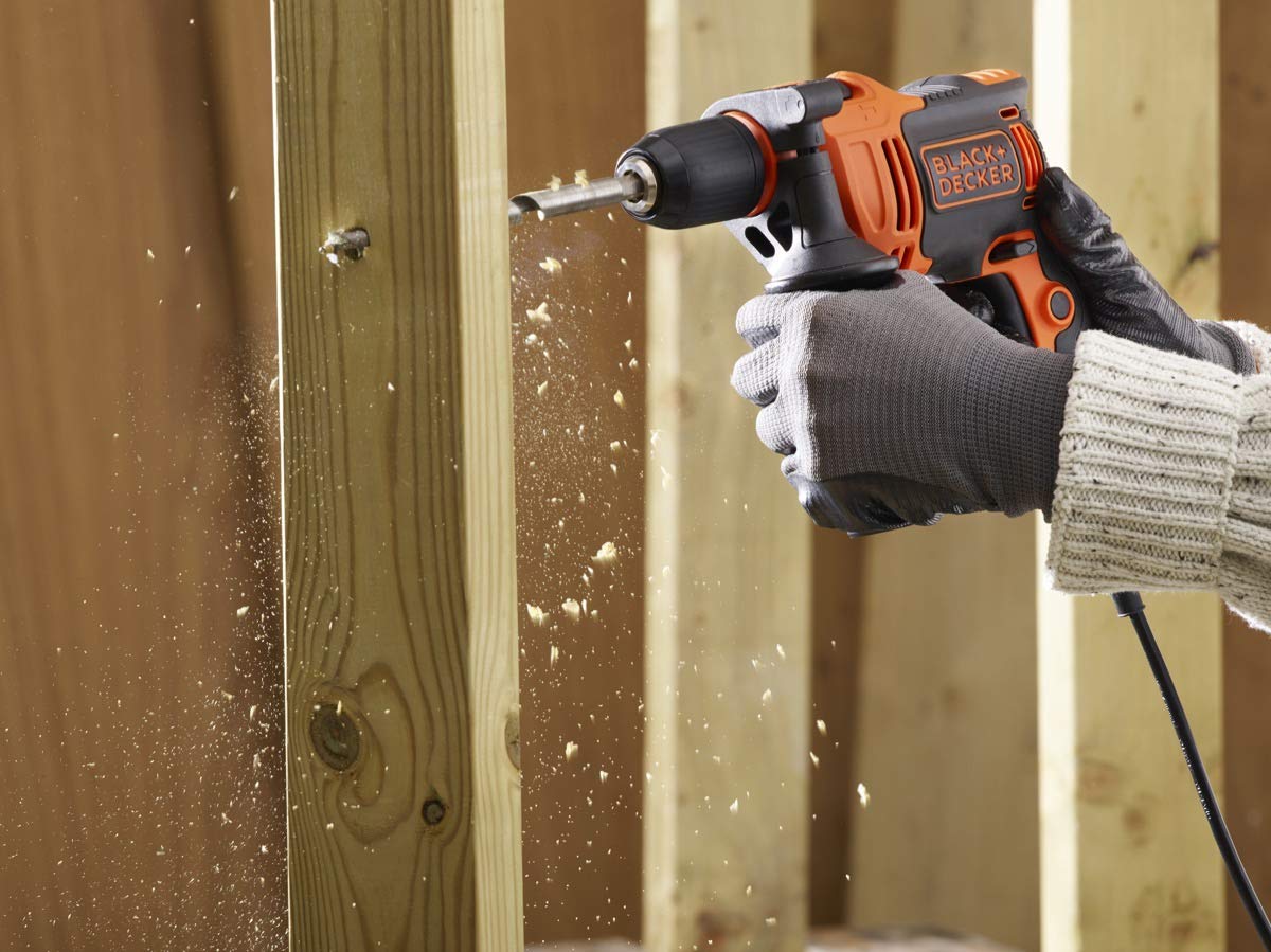 BLACK+DECKER BEH710SA32 Schlagbohrmaschine 710 W + Set 32 Zubehörteile zum Schrauben und Bohren + Transporttasche BEH710SA32-QS