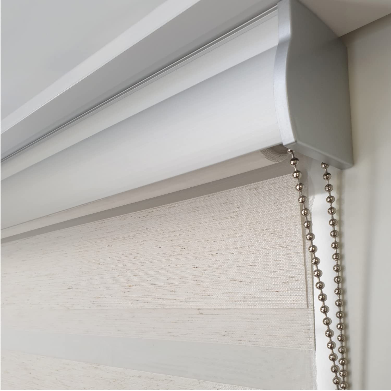 MADECOSTORE Store Enrouleur Jour Nuit alutech avec Coffre - Gamme Must - Lin - L123 x H250cm