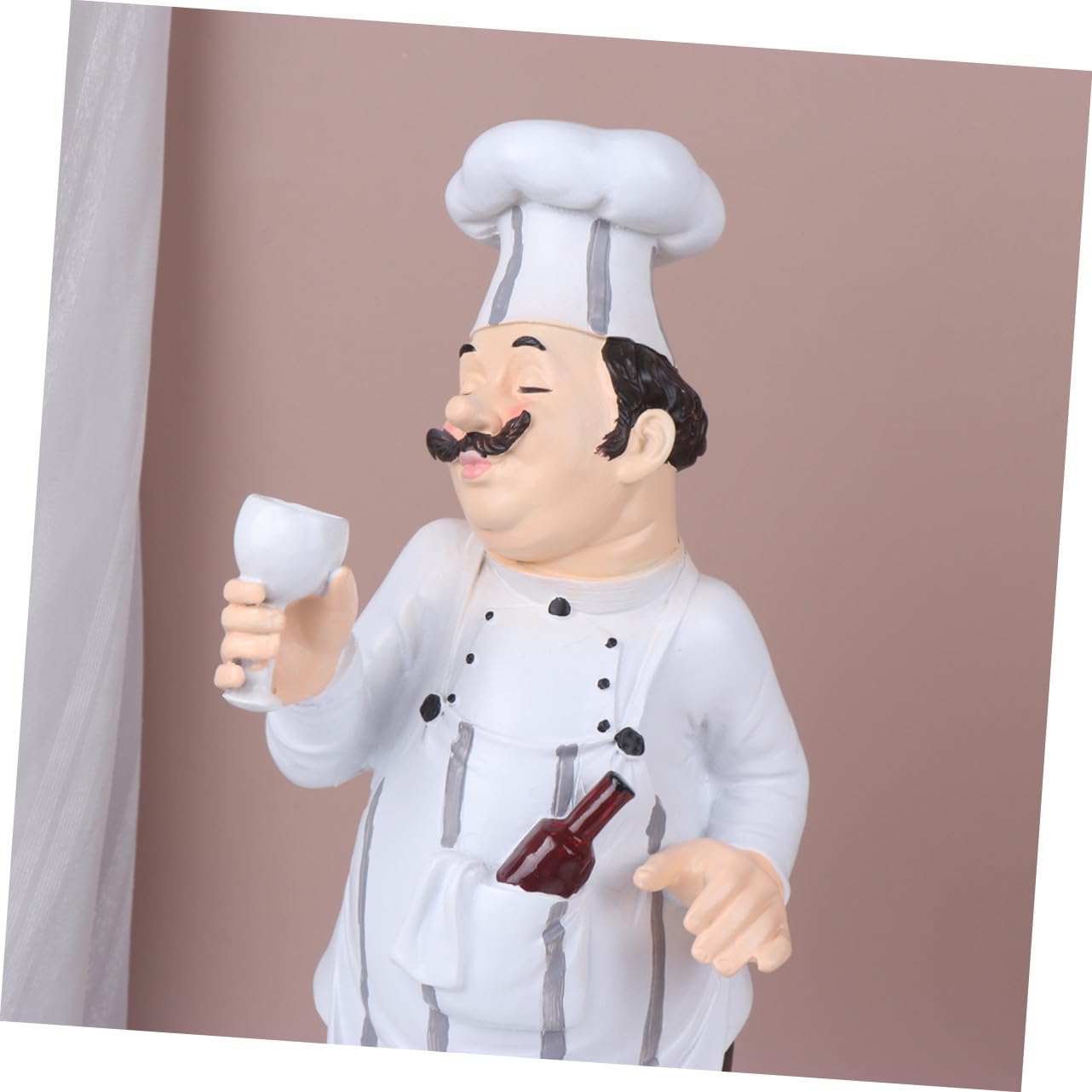 Statua Chef in Resina Stile Europeo Mini Decorazione da Tavolo per Cucina Ristorante e Caffetteria Figura Chef con Bicchiere Ornamentazione Divertente e Stabile per Casa e Locale