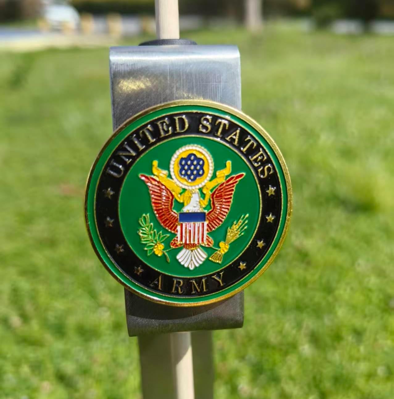 Army Veteran Grave Marker Flag Holder, US Military Grave Marker Flag Holder with 12x18 Inch U.S. Flag for Cemetery Graveside Decoration, military burial flag holder for cemetery, Decorative Garden Stake For Yard, Military Tribute for Fallen Soldiers and Patriotic Gravesite (U.S. Army)