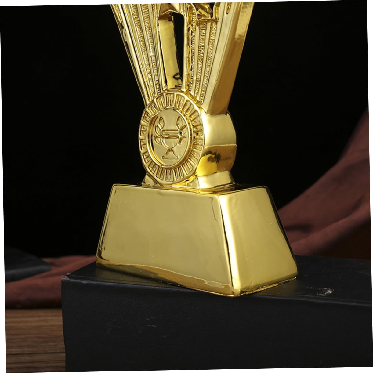 TOYANDONA Trofeo de Fútbol para Niños y Escuela, Copa de Premio de Resina Chapada Dorada, 24 Cm, Premio para Equipo Deportivo en Recreación Escolar y Fiesta
