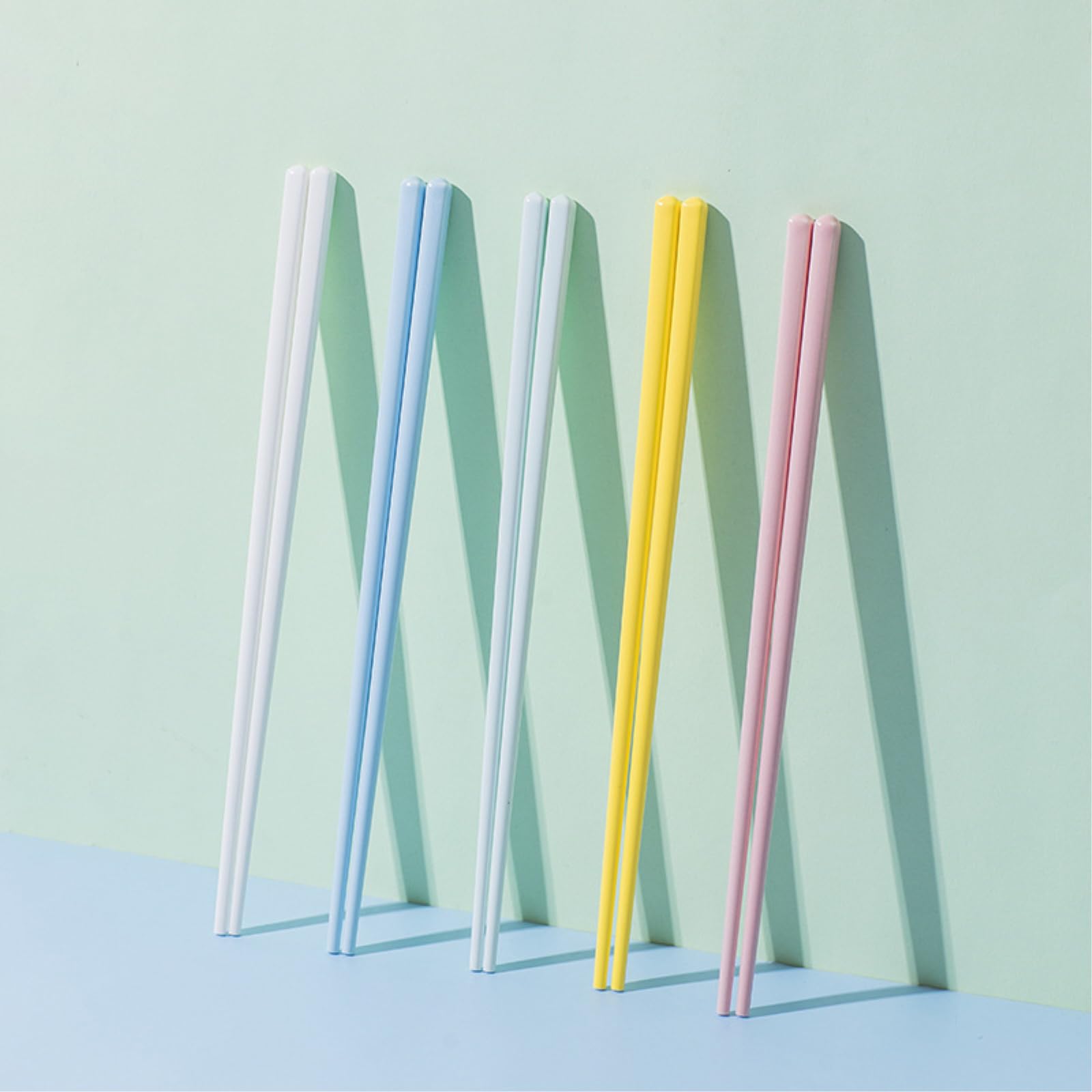 Lot de 2 paires de baguettes en céramique colorées, tête de cere et vaisselle de personnage - Tête dorée