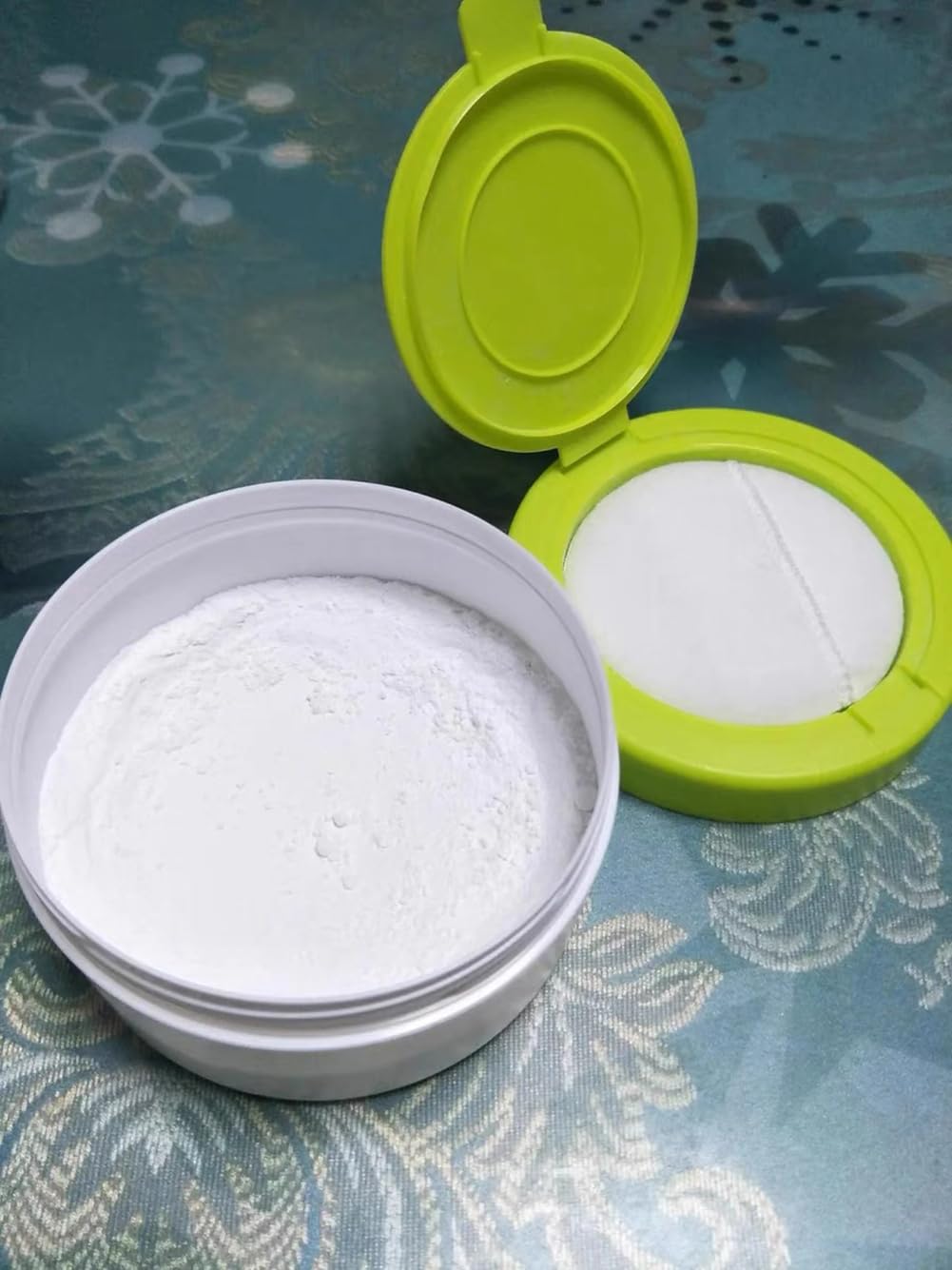 White Plastic Empty Baby Powder Puff Case with Green Sifter Lid Refillable Baby After-Bath Talcum Powder Jar Dispenser Portable Beauty Baby Skin Care Powder Container for Home and Travel - Image 4