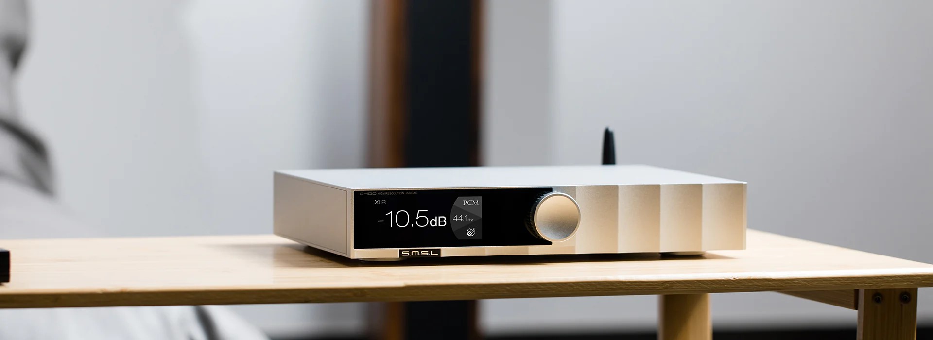 S.M.S.L D400ES DAC audio, chip ES9039MSPRO, decodifica dura MQA XMOS XU-316 DSD512 PCM aptX THD+N 0.00005%(-125dB), ingresso USB/ottico/coassiale/ Bluetooth/I²S/AES con telecomando