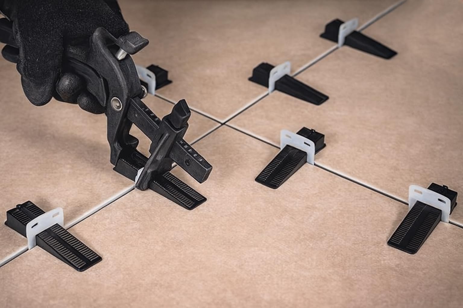 Pezzi Sistema Di Cunei Per Piastrelle - Fix Level - 500 Pezzi Di Morsetti Distanziatori 2mm - 100 Pezzi Di Cunei Riutilizzabile - Piastrelle da Parete e da Pavimento (2 mm)