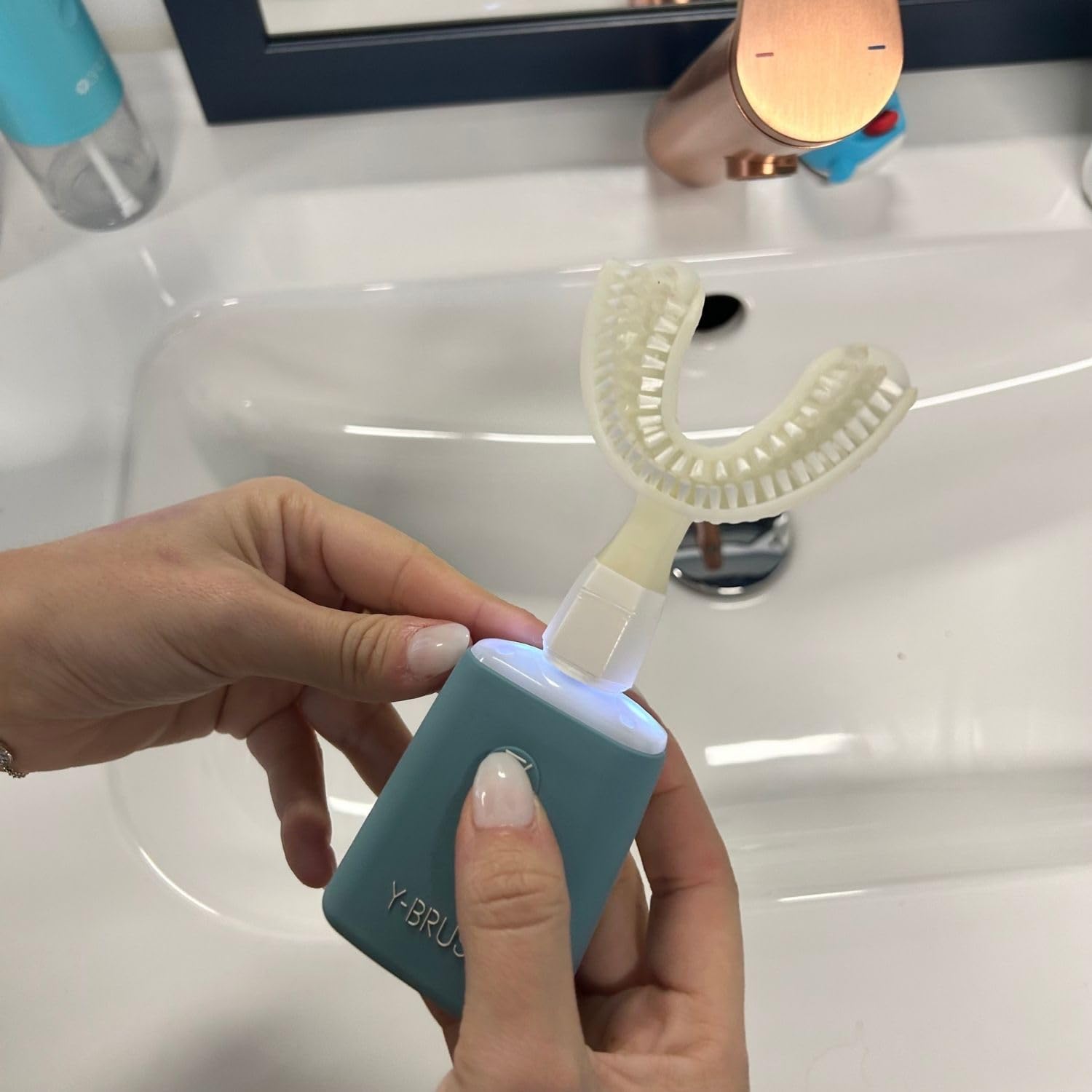 Y-Brush Essential - Brosse à Dents Électrique Sonique - Automatique - 3 Mois d'Autonomie - 2 Modes de vibration - Cliniquement prouvé par des dentistes