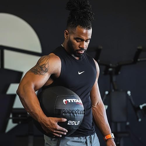 Miniatura 3 de Titan Fitness Bola de pared compuesta de 25 libras, laminado de policompuesto suave, textura cruzada, agarre antideslizante, costuras apretadas,