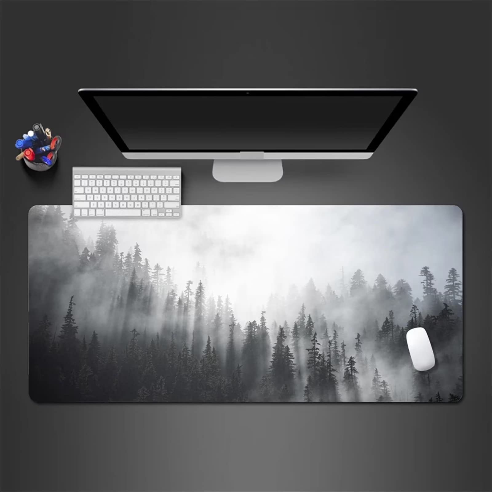 Tapis de Souris Gaming XXL 900x400x2mm Grand Tapis de Souris Gamer avec Surface Imperméable,Base Antidérapante en Caoutchouc,Tapis de Souris Extra Large pour Les Bureaux,PC Forêt Blanche Noire