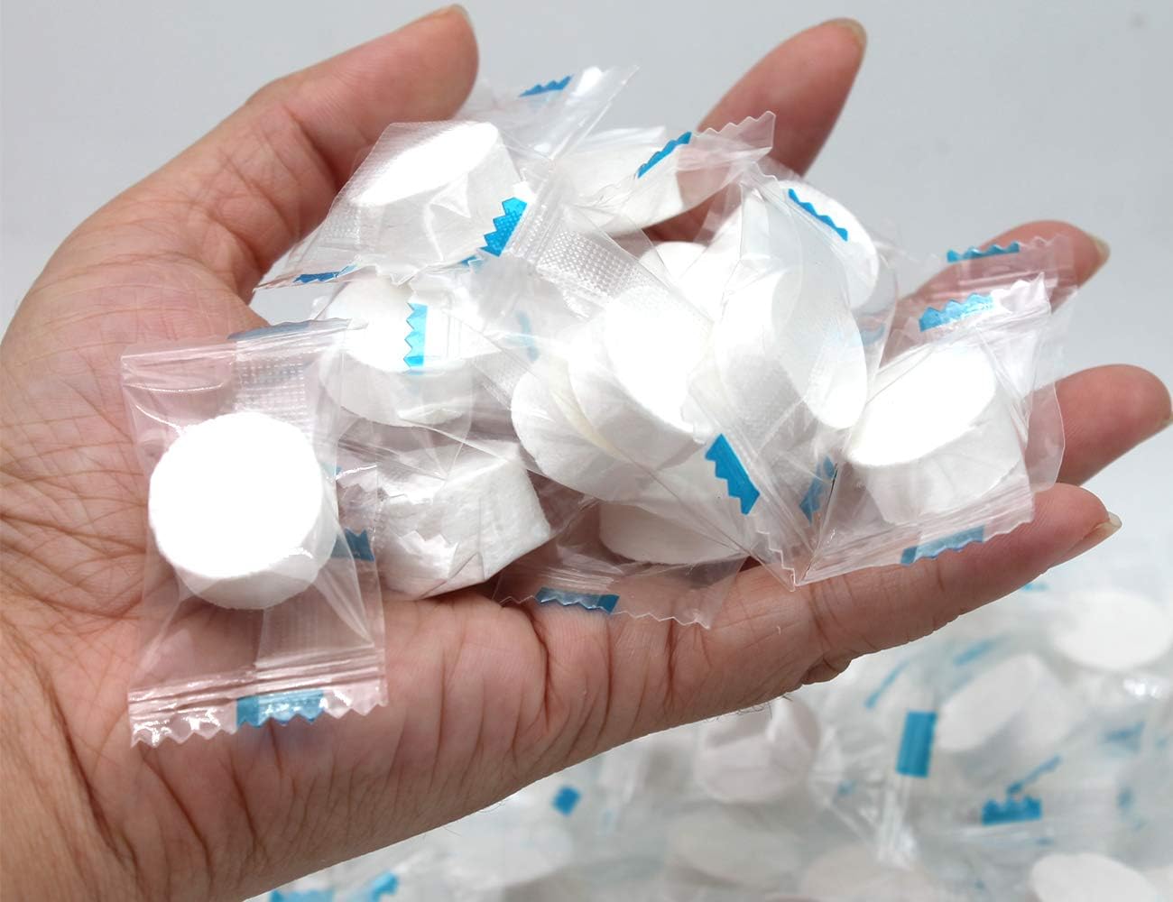 100 PCS Compressed Towel Portable Mini Cotton Towel Disposable Coin Tissues Toilet Paper Napkin Baby Wipes Biodegradable Wipes Camping Hiking Travel Sports Beauty Salon Home Hand Wipe