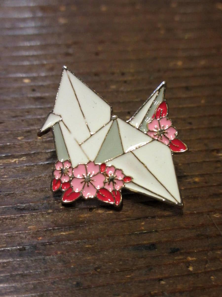 Amazon.co.jp: ピンバッチ 折り鶴 白 桜 折り紙 日本 JAPAN 和風 