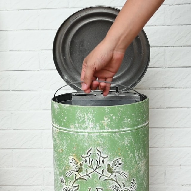 Image of Dog Poop Trash Can with Lid-15L /4Gal,Commercial Outdoor Retro Metal Garbage Can with Foot Pedal,Perfect for Shopping Mall,Office,Pets Park,Backyard