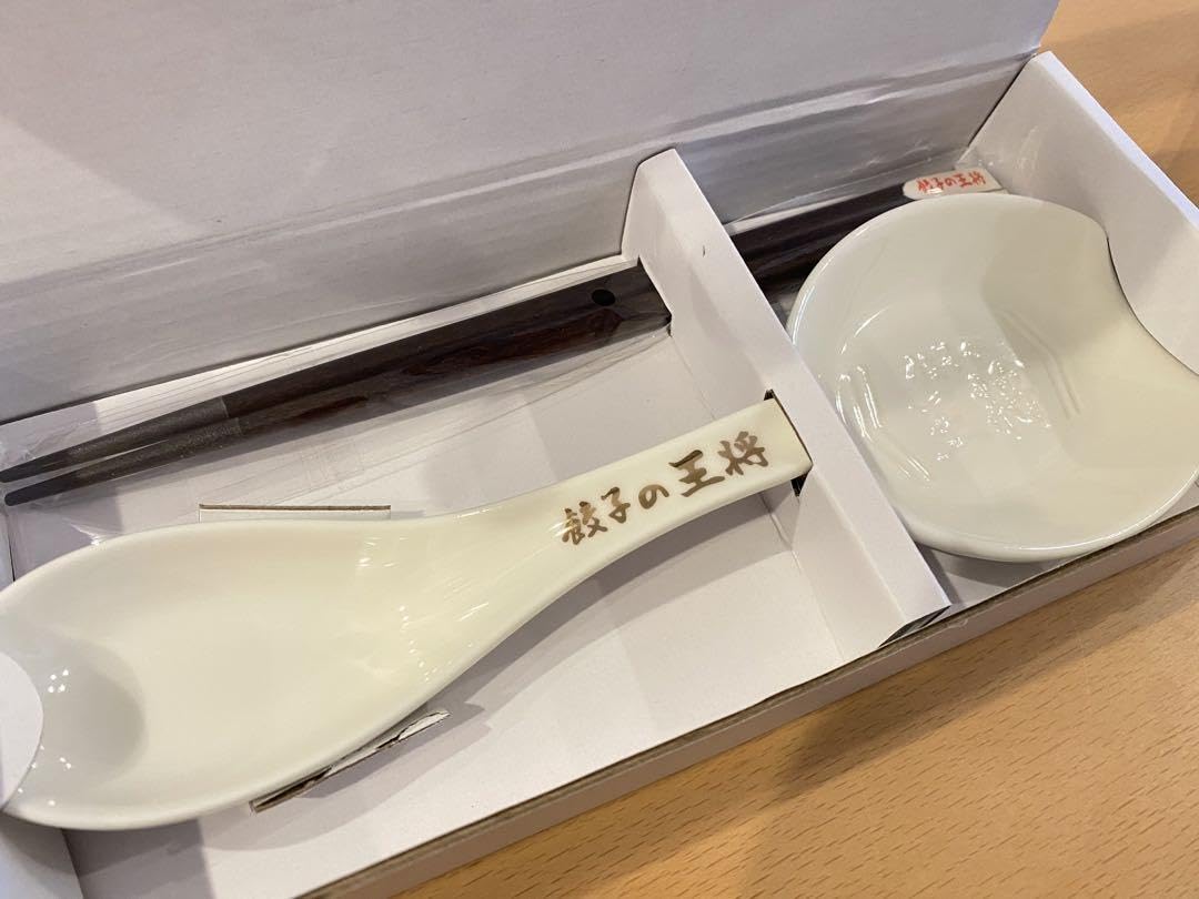 Amazon.co.jp: 餃子の王将 お箸 レンゲ 小皿セット 2024年版 ぎょうざ