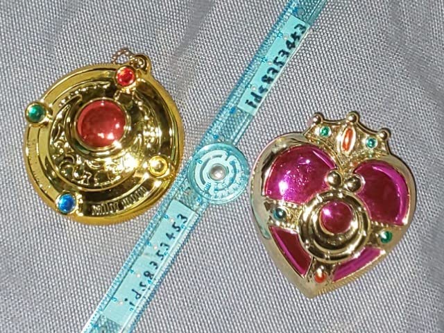 Amazon.co.jp: 美少女戦士 セーラームーン 変身ブローチ ミラー ハート