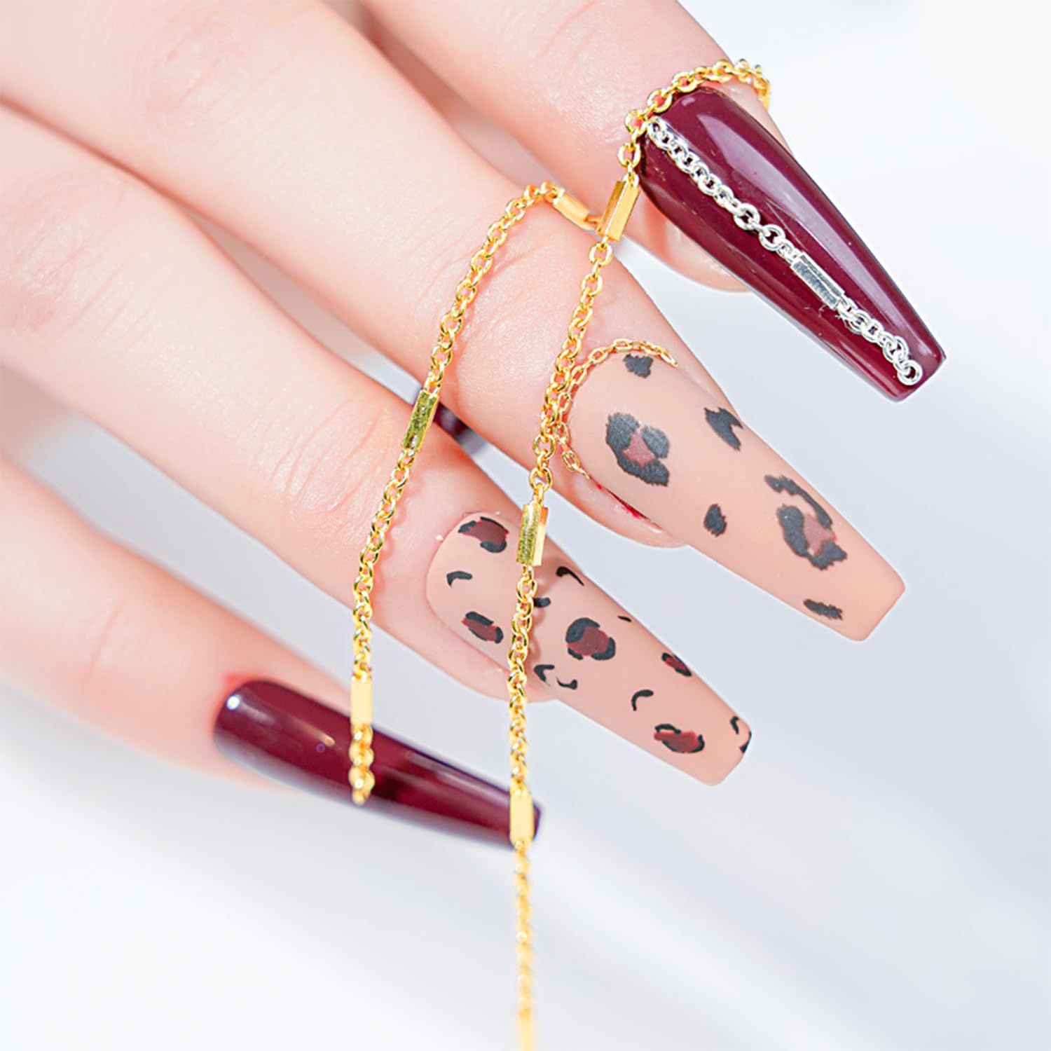 24 strisce di ciondoli in metallo per unghie, catene per nail art in metallo 3D oro argento ciondoli per unghie con scatola in acciaio per gioielli per unghie per donne decorazioni manicure