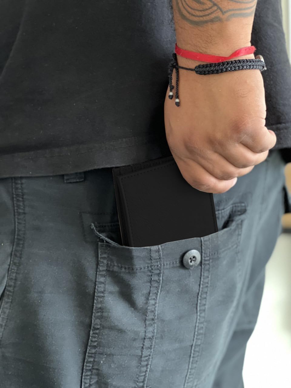 LaserGram Faux Leather Bi-Fold Wallet, Freemason Symbol, Personalized Engraving Included (Black with Gold) - Image 4