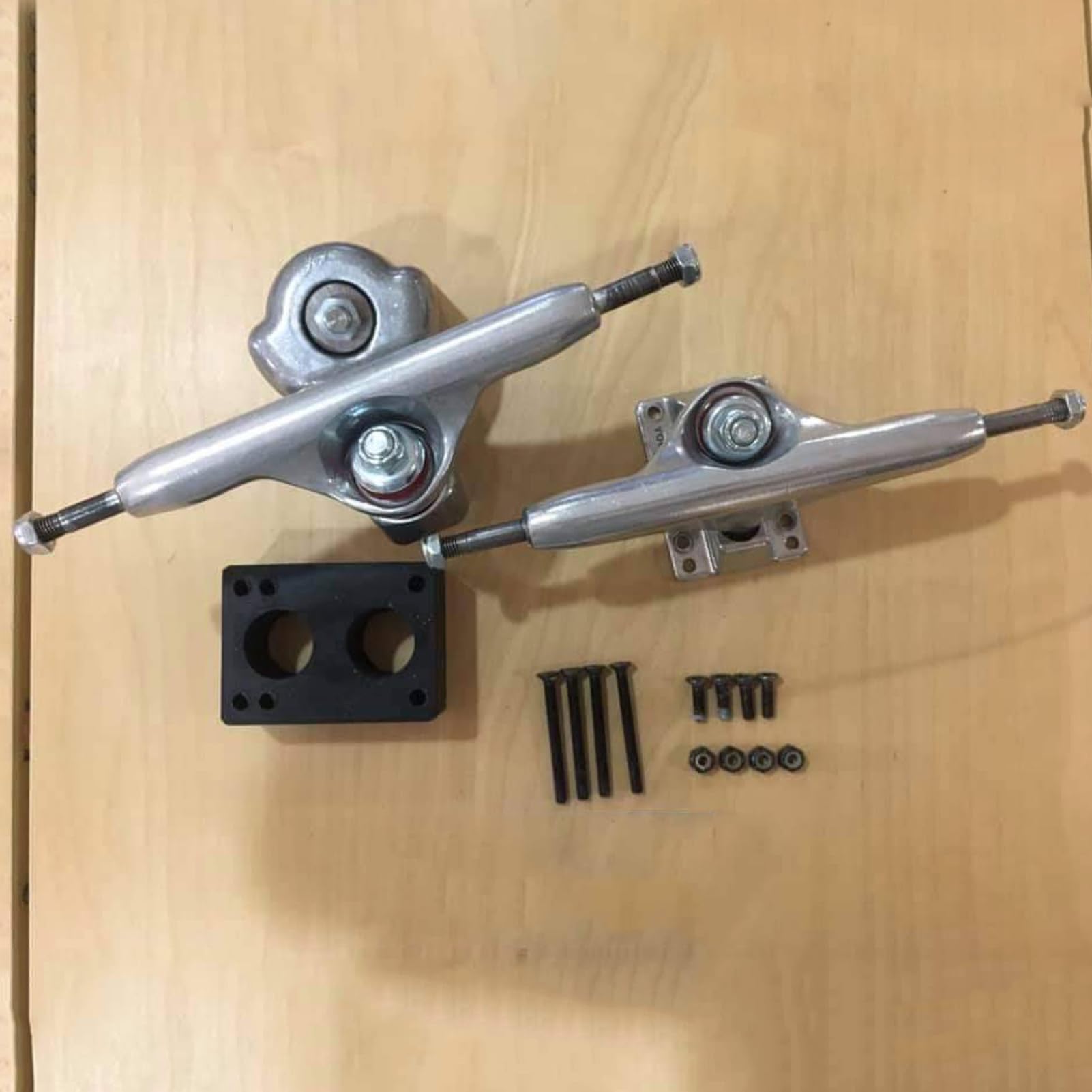 Trucks de Skateboard de Surf – Support arrière réglable, Construction en renforcé, Conception à Pivot Lisse, Installation Facile | Performance, Pratique de la Sculpture, Accessoire YOW,