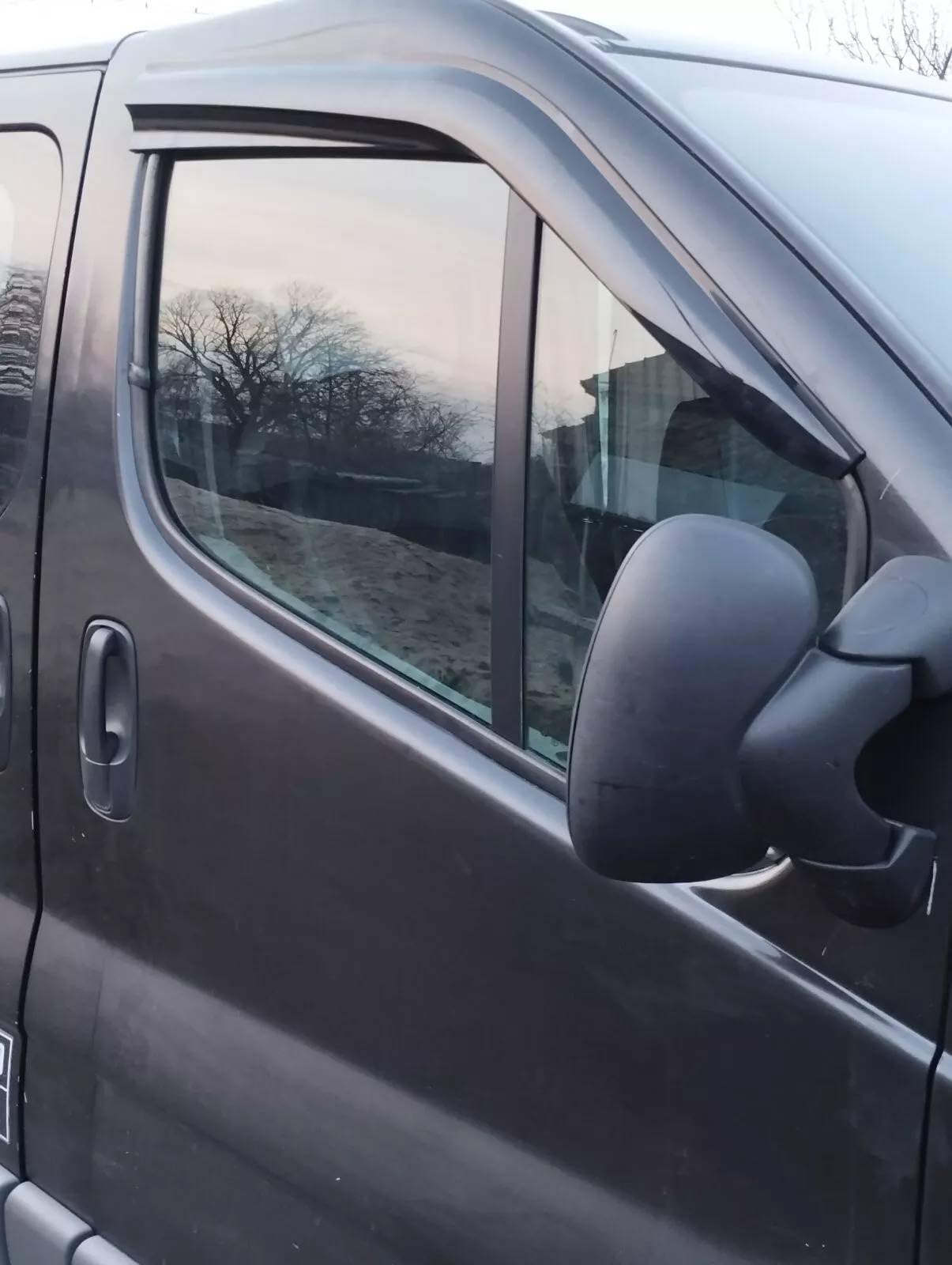 Lot de 2 déflecteurs d'air - Déflecteurs d'air - Déflecteurs de pluie - Pour fenêtre de voiture - Compatibles avec Renault Trafic 2003-2015 - Protection contre la pluie - Collants