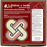 Tamaño terminado: 19x19 cm Kit de mosaico nudo de Salomón. 337 teselas cúbicas de 9mm de lado. Con todo lo necesario para fabricar el mosaico.