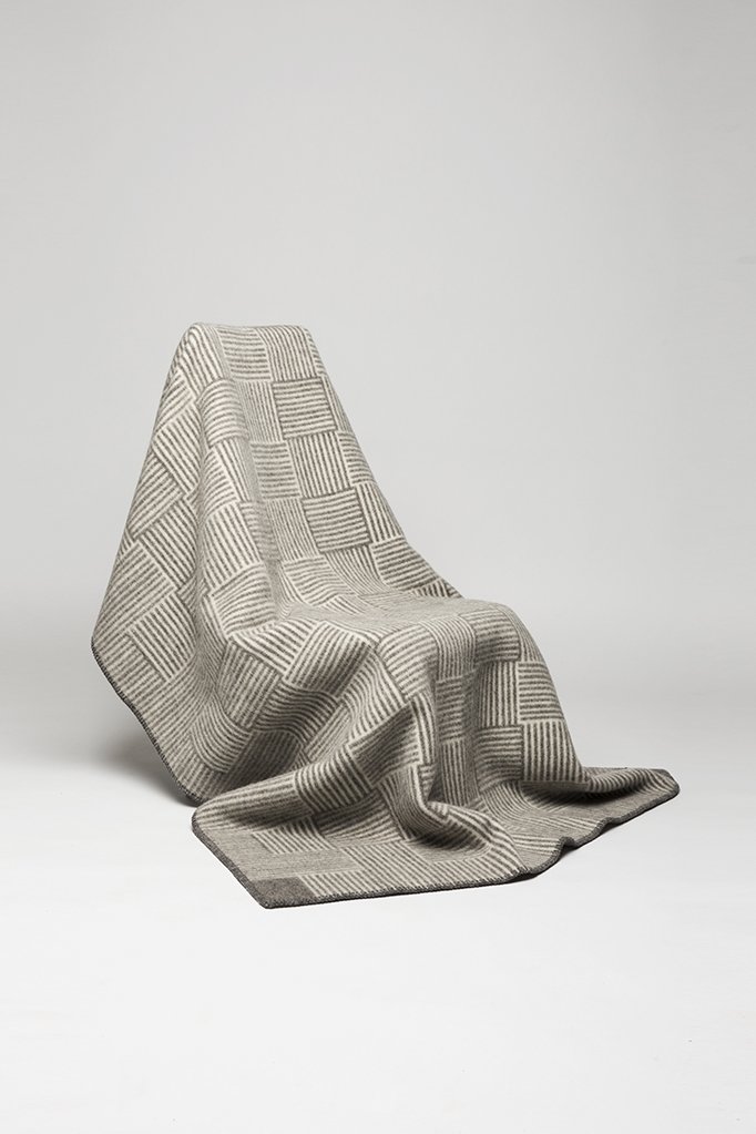 ROROS TWEEDS ブランケット Amazon.com: Roros Tweed Designer 100% Norwegian Wool Throw Blanket