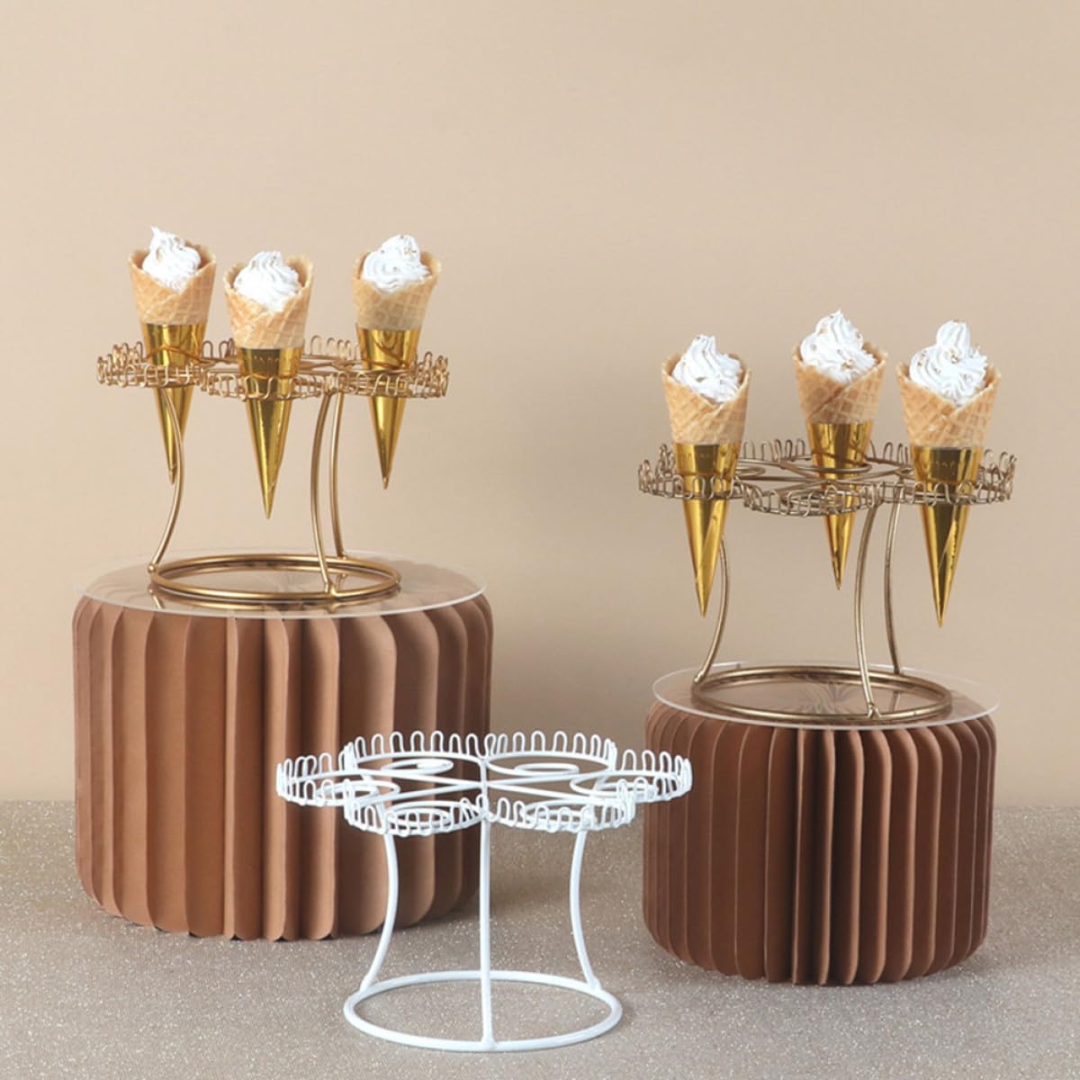 ibasenice Présentoir à Cornets Croustillants en Métal 6 Emplacements Base Plate Stable et Fiable Style Européen Élégant pour Restaurants et Fêtes
