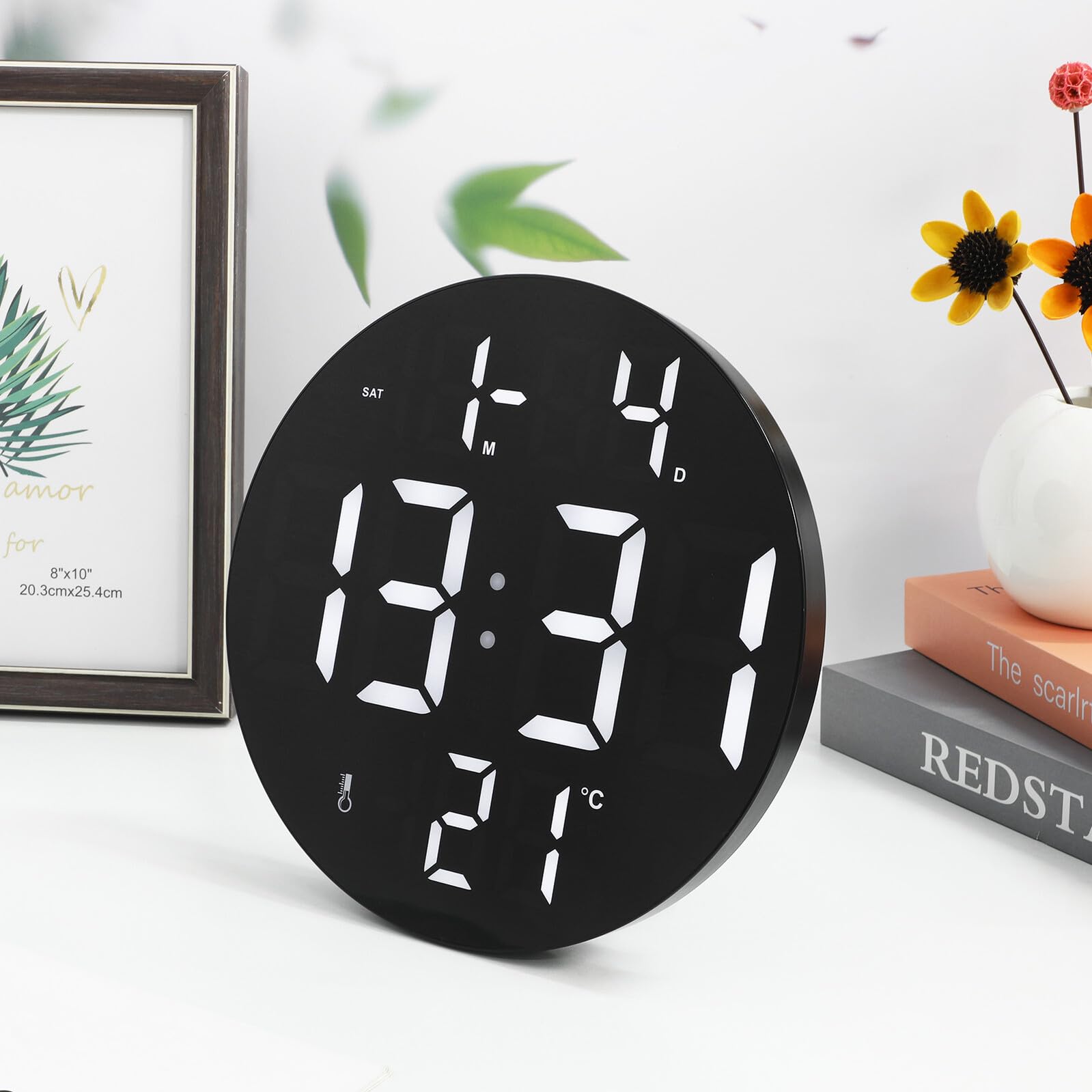 NUOBESTY Reloj Digital de Pared y Sobremesa LED con Mando Distancia Alarma Calendario Temperatura Brillo Ajustable y Soporte Desmontable para Dormitorio y Oficina