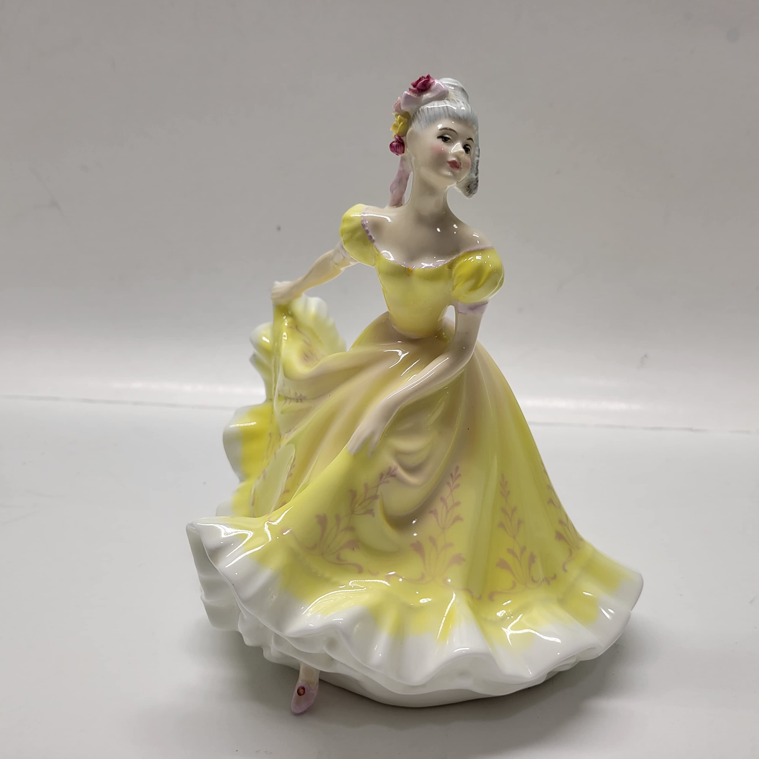 Amazon.com: Royal Doulton Ninette HN2379: Collectible Figurines