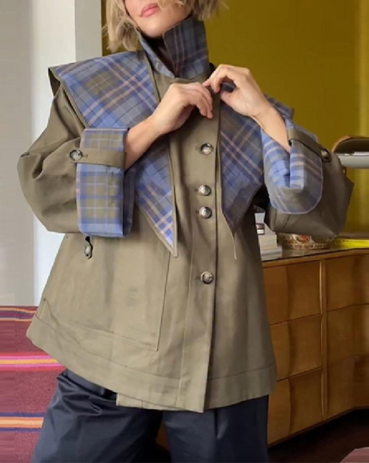 Gabardinas cortas para mujer, cuello de muesca de otoño, chaqueta de gran tamaño reversible a cuadros, con bolsillos