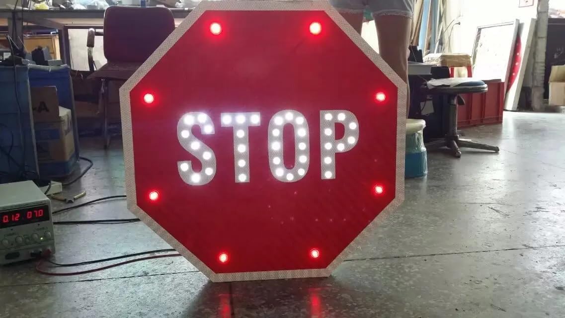 Znak ostrzegawczy LED „Stop” zasilany energią słoneczną odblaskowy odporny na warunki atmosferyczne, przeznaczony do podjazdu, trwały podświetlany o zwiększonej widoczności.