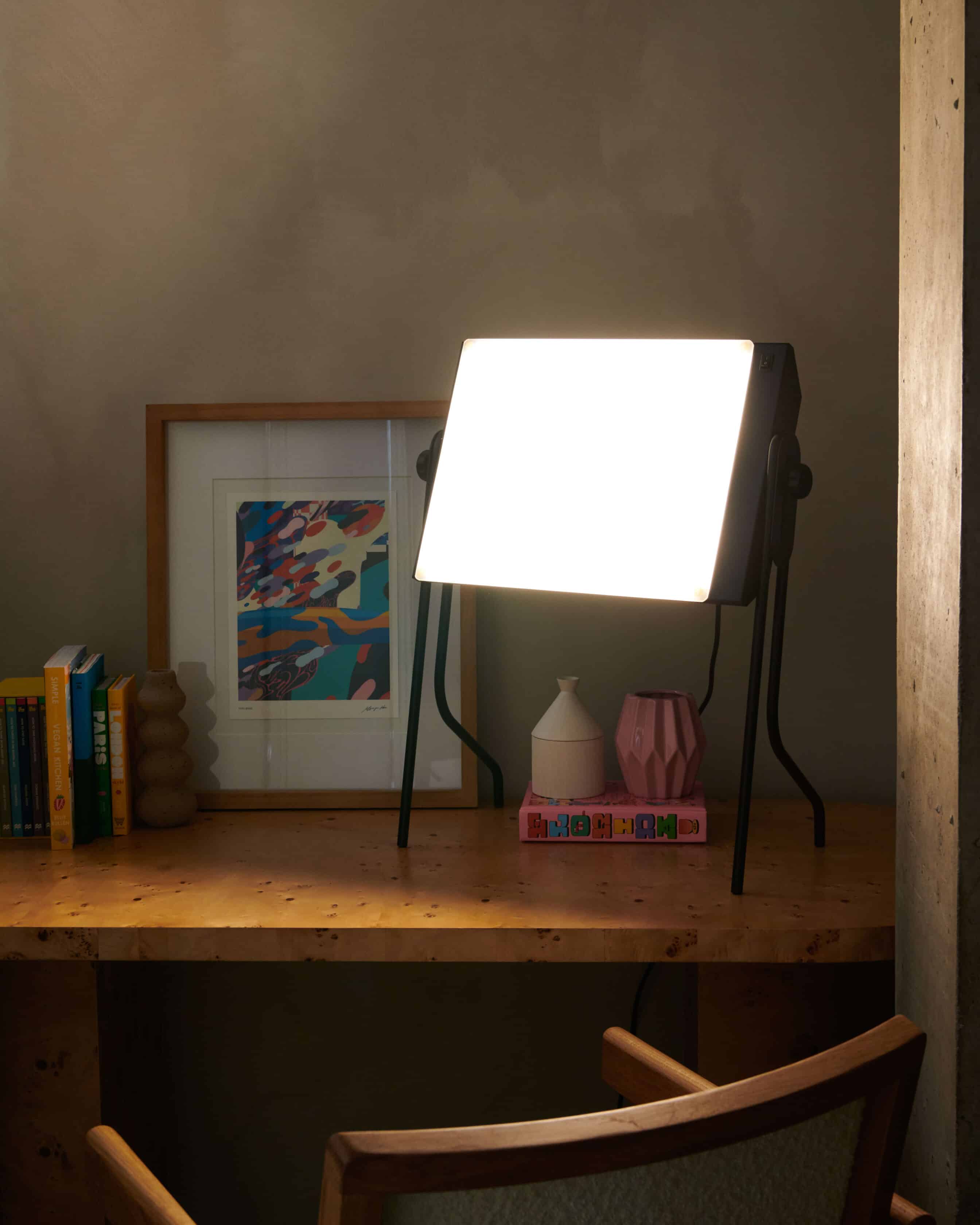 Northern Light Technologies Boxelite OS - 10000 Lux Light Therapy Lamp -  Full Spectrum Adjustable Lightbox Therapy Light for Natural Mood and Energy  Enhancement, Sunlight Desk Lamp, Black : Health & Household