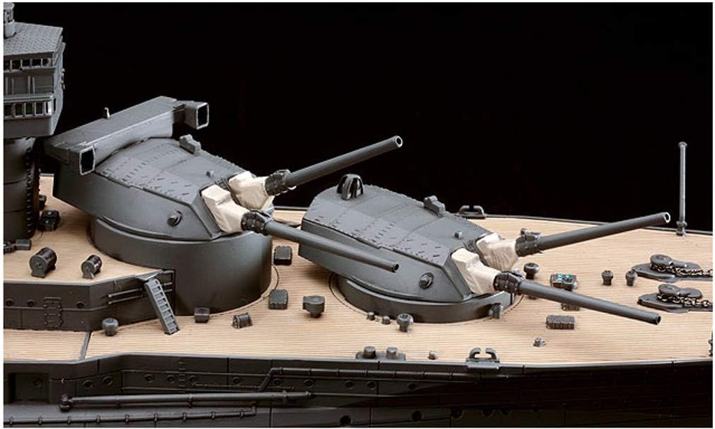 Close-up of the main gun turrets on the 1/350 IJN Battleship Nagato model.