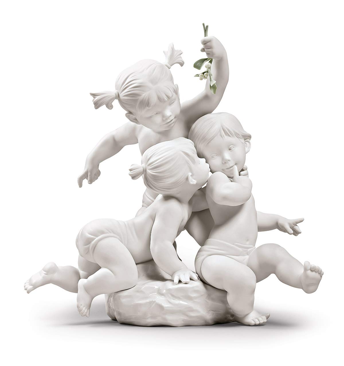Amazon.com: LLADRÓ Kiss Under The Mistletoe Children Figurine
