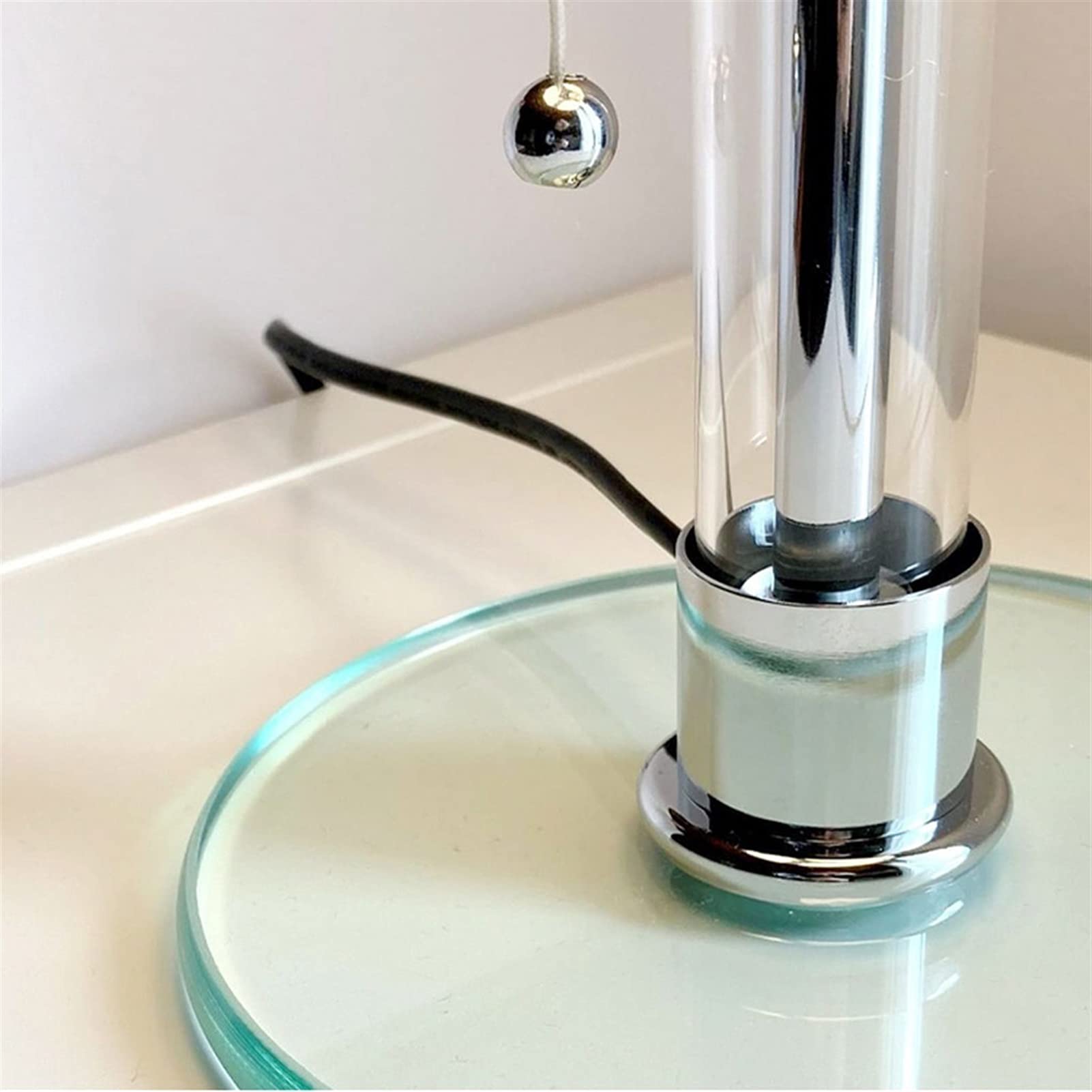 Lámpara de mesa Lámpara de mesa simple de estilo de Bauhaus, mesa de arte moderno Dormitorio Luz de sala de estar Decoración de la habitación Lámparas de noche, Lámpara de cristal blanca, 18 x 38 cm L
