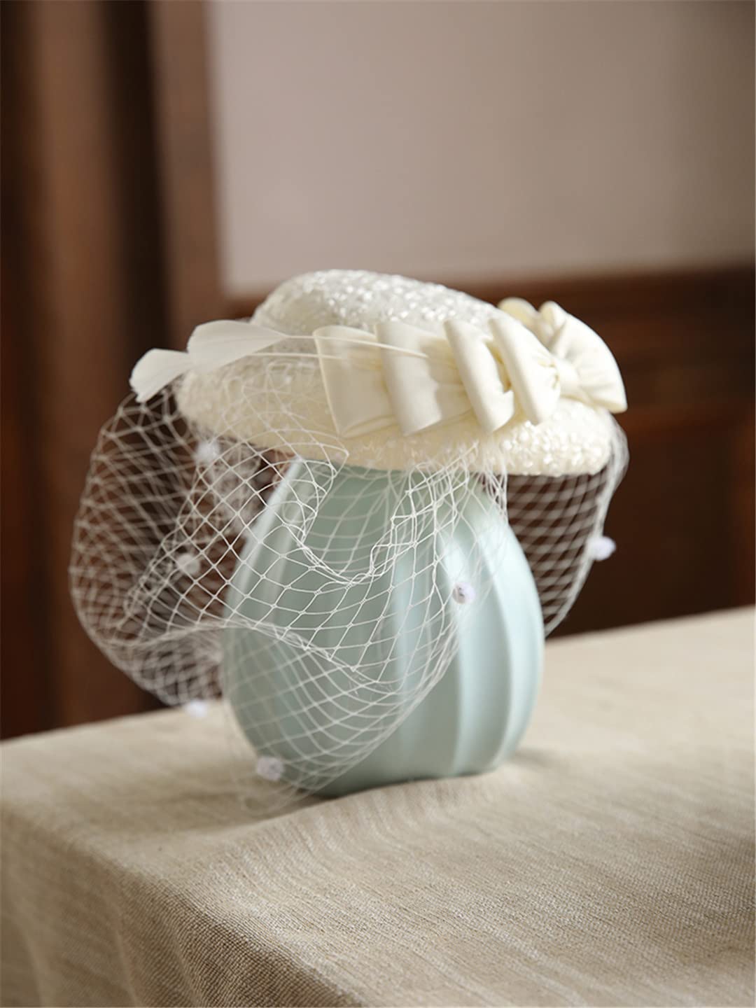 Lmtossey Mesdames Chic Diadème Cocktail Fête De Mariage Église Diadème Tiara Plume Cheveux Garniture Voile Charmant Chapeau