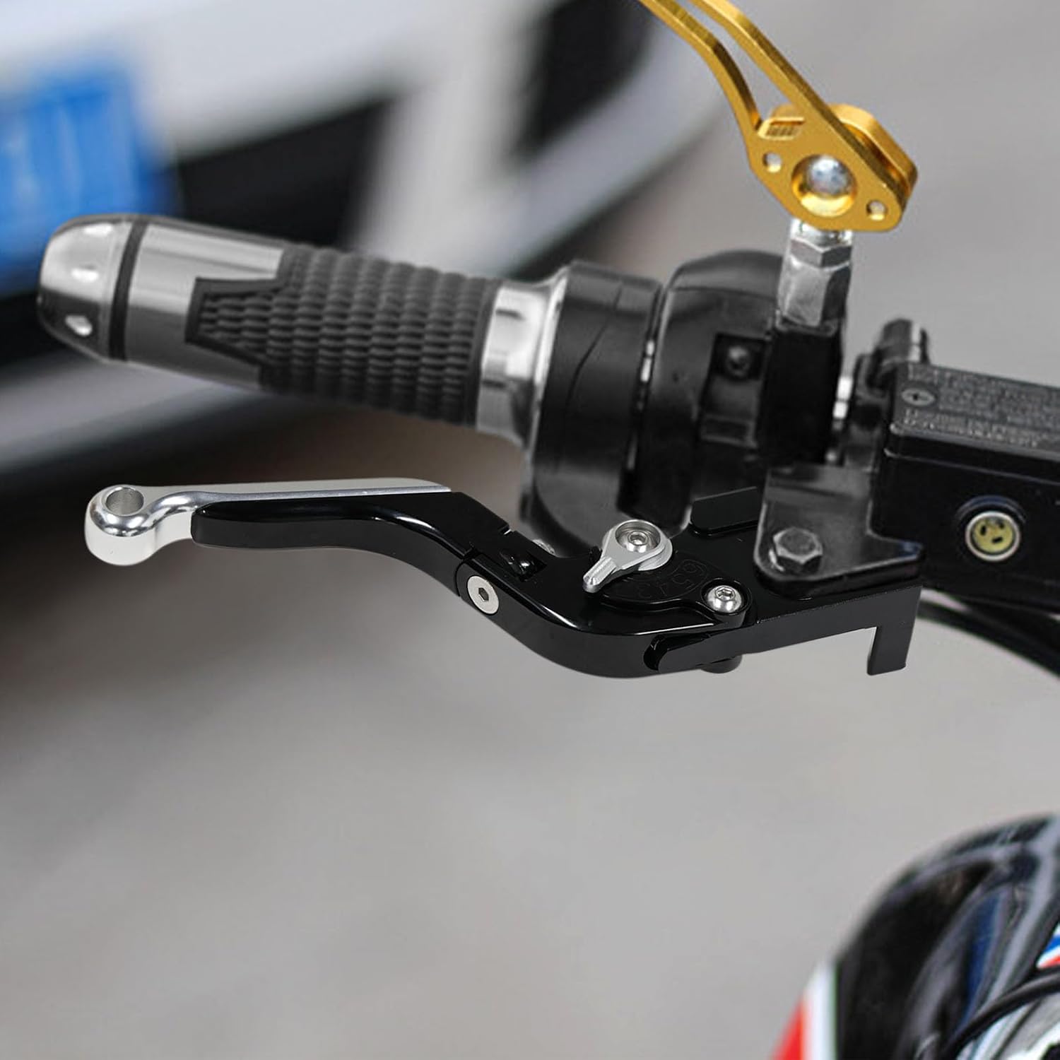 Motorcycle Brake Clutch Levers Folding Extendable Adjustable CNC Levers Compatible with YZF R6 1999-2004 YZF R1 2002-2003 YZF600R Thundercat FZ1 Fazer 2001-2005