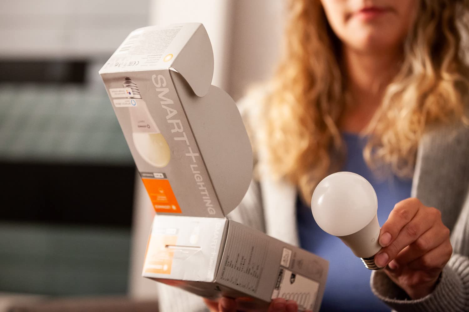 LEDVANCE Lampada LED intelligente con tecnologia WiFi, attacco E27, dimmerabile, bianco caldo (2700 K), sostituisce le lampade a incandescenza con 100W, SMART+ WiFi Classic dimmerabile,confezione da 4
