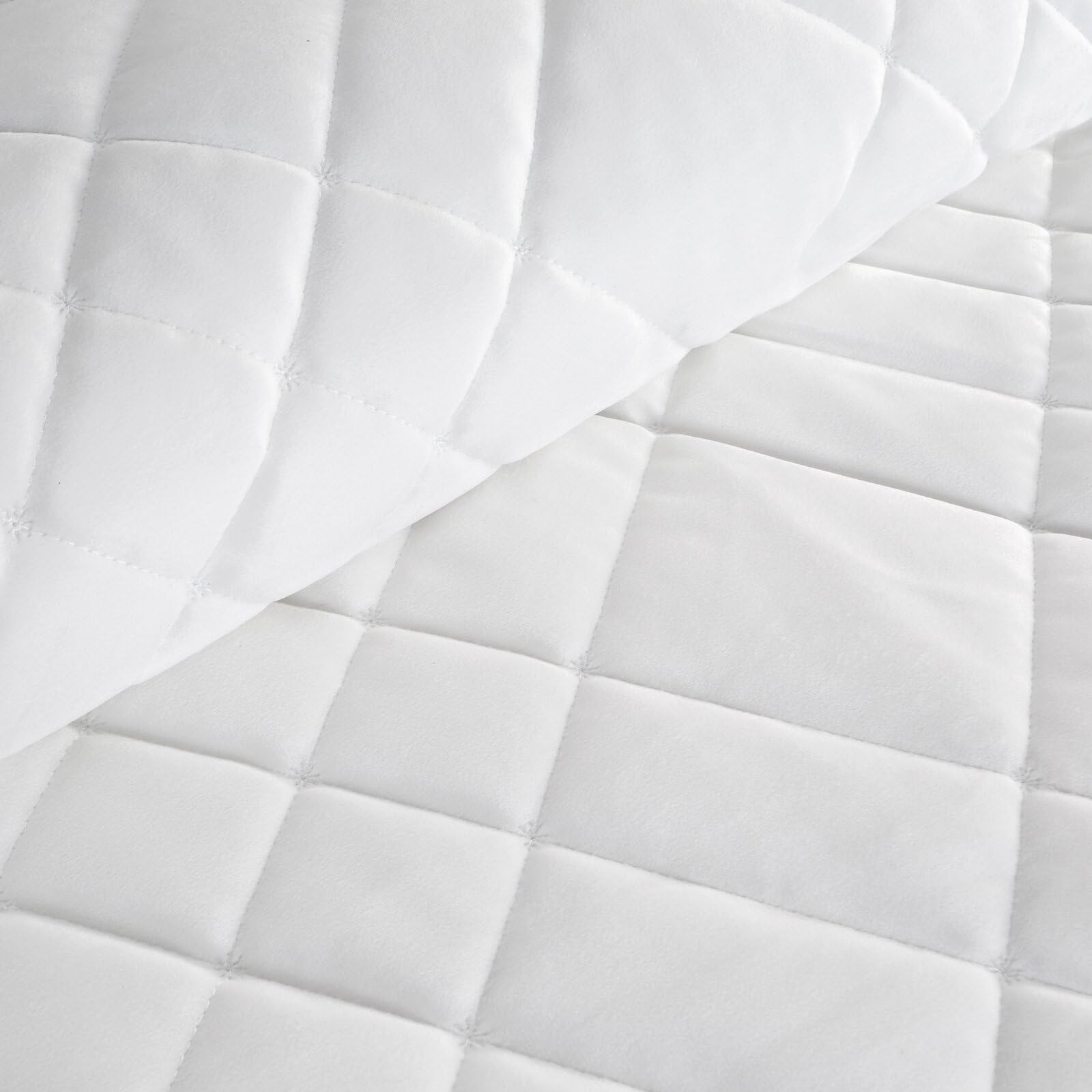 Eurofirany Gesteppte Tagesdecke RIA6 Velours für Doppelbett weiß 220 x 240 cm
