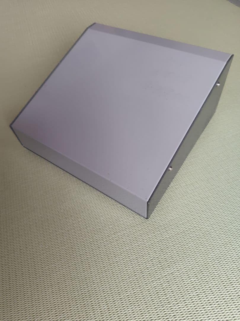 オールアルミ傾斜ボックス 240N｜新製品情報｜製品ラインアップ [SUS FA Factory Automation] 傾斜パネルケース 250W*235D*109H X